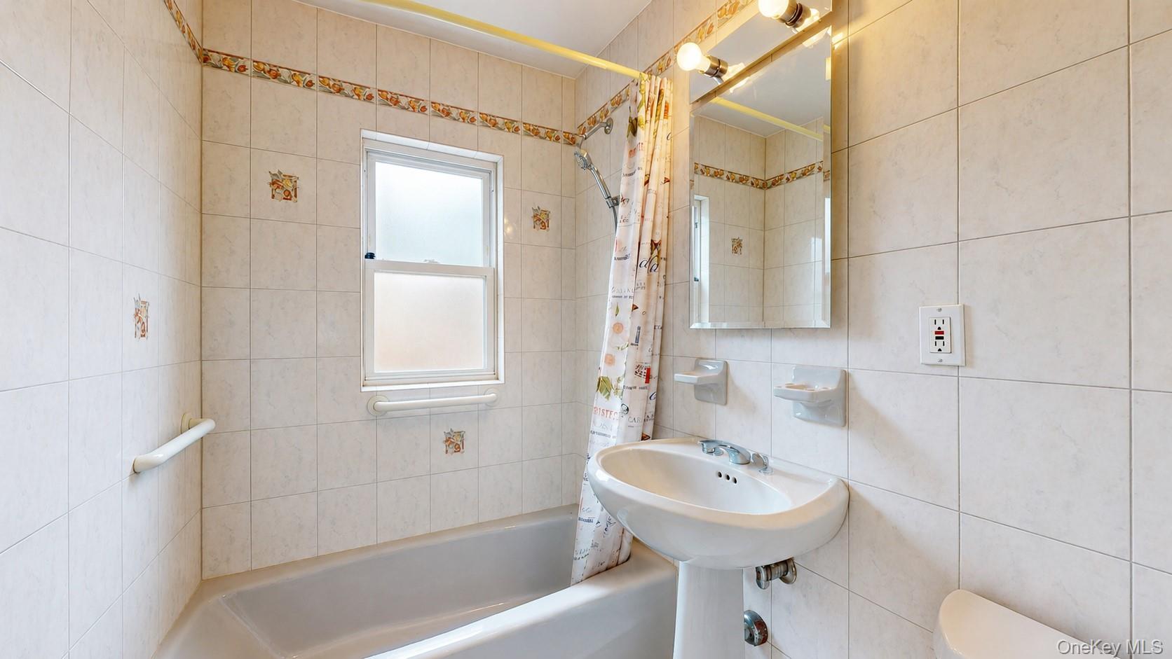 Single Family 186th Street Queens, NY 11365, MLS-1032675-16