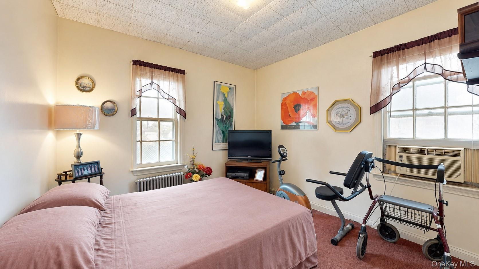 Single Family 186th Street Queens, NY 11365, MLS-1032675-18