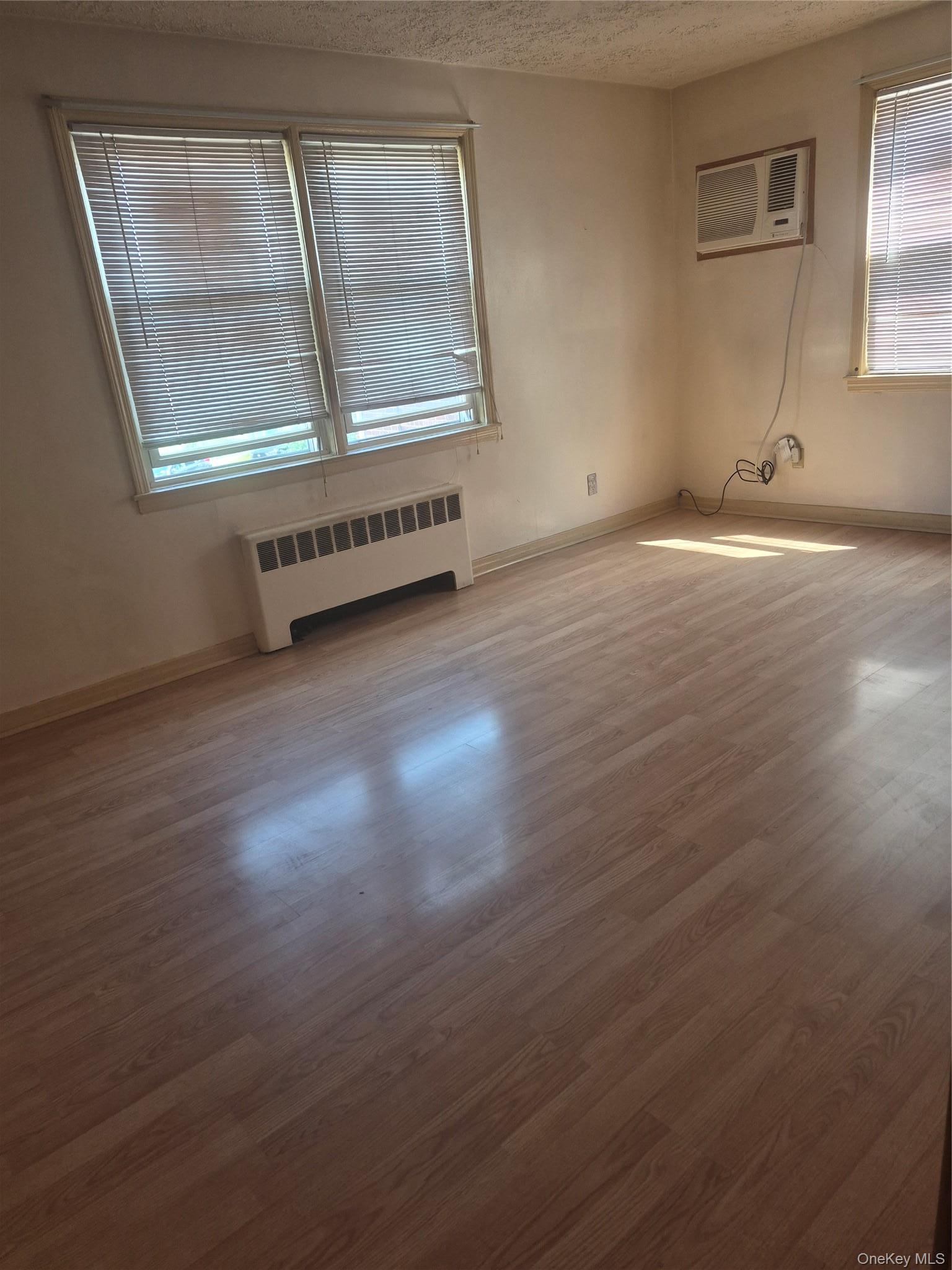 Apartment Commonwealth Boulevard  Queens, NY 11426, MLS-1032688-2