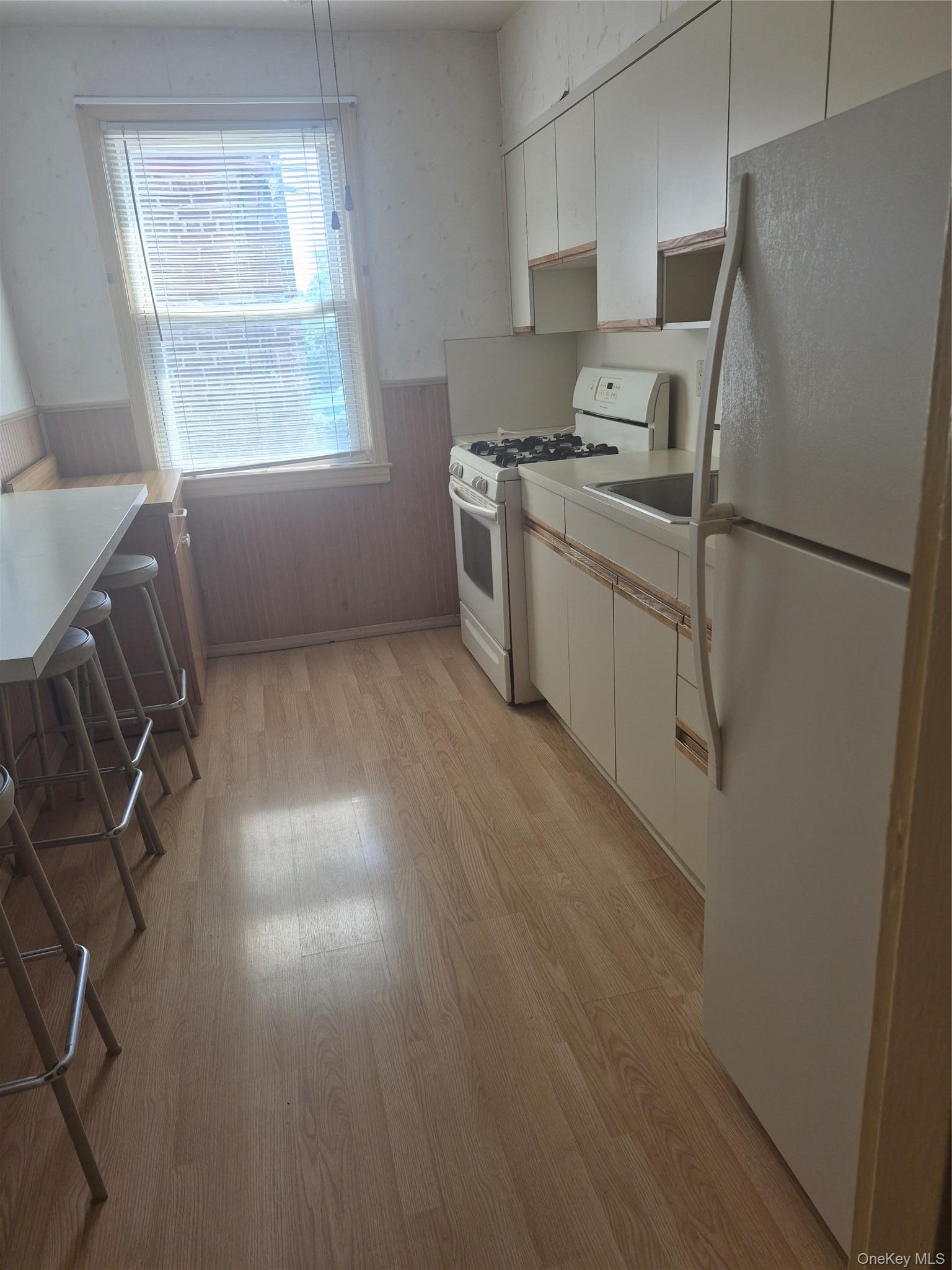 Apartment Commonwealth Boulevard  Queens, NY 11426, MLS-1032688-3