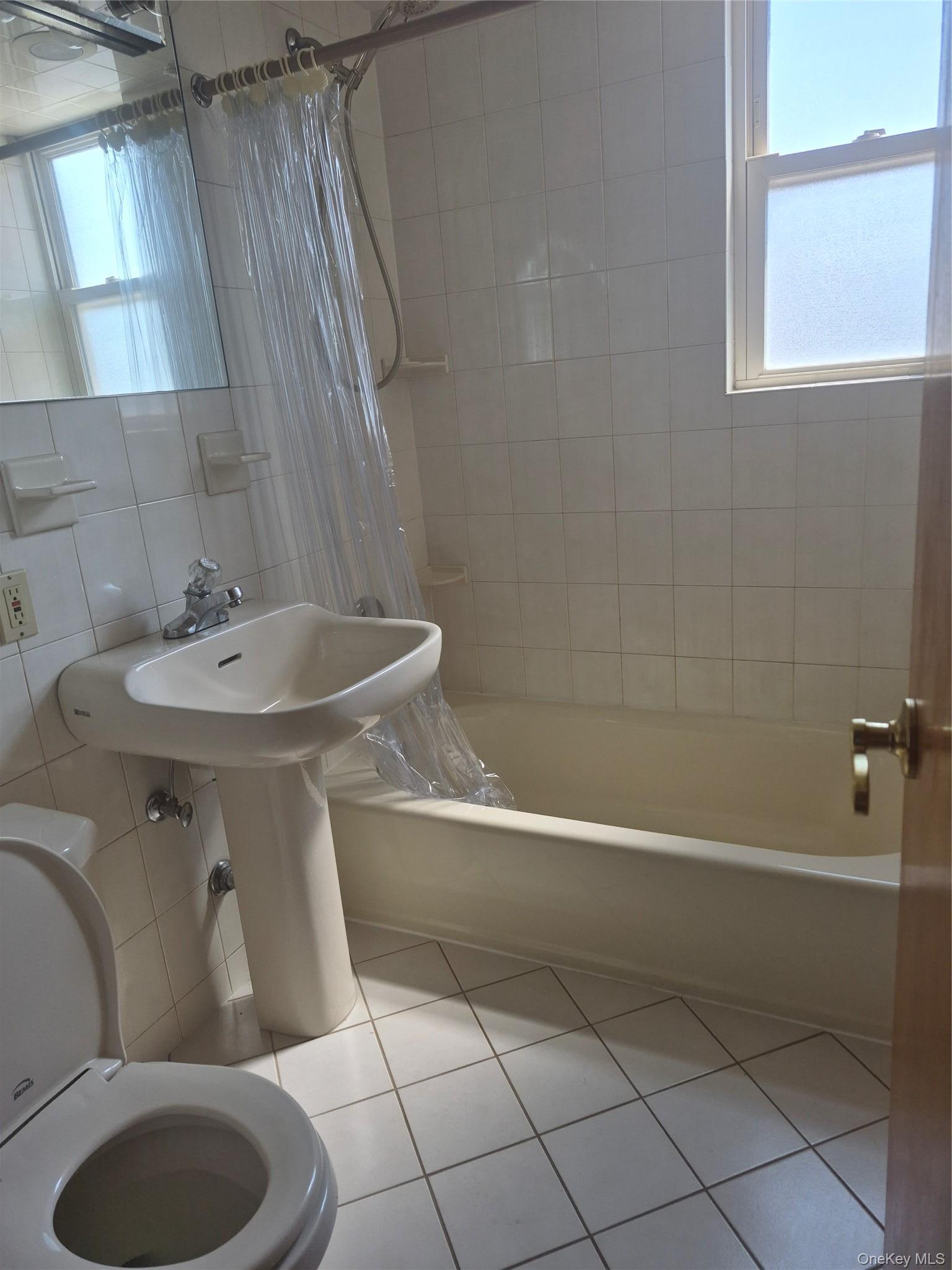 Apartment Commonwealth Boulevard  Queens, NY 11426, MLS-1032688-6