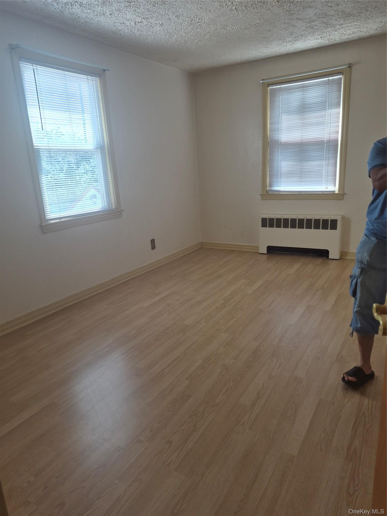 Apartment Commonwealth Boulevard  Queens, NY 11426, MLS-1032688-8
