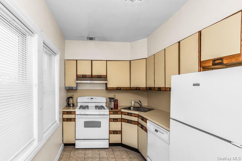 Single Family E Broadway  Nassau County, NY 11561, MLS-1032691-14