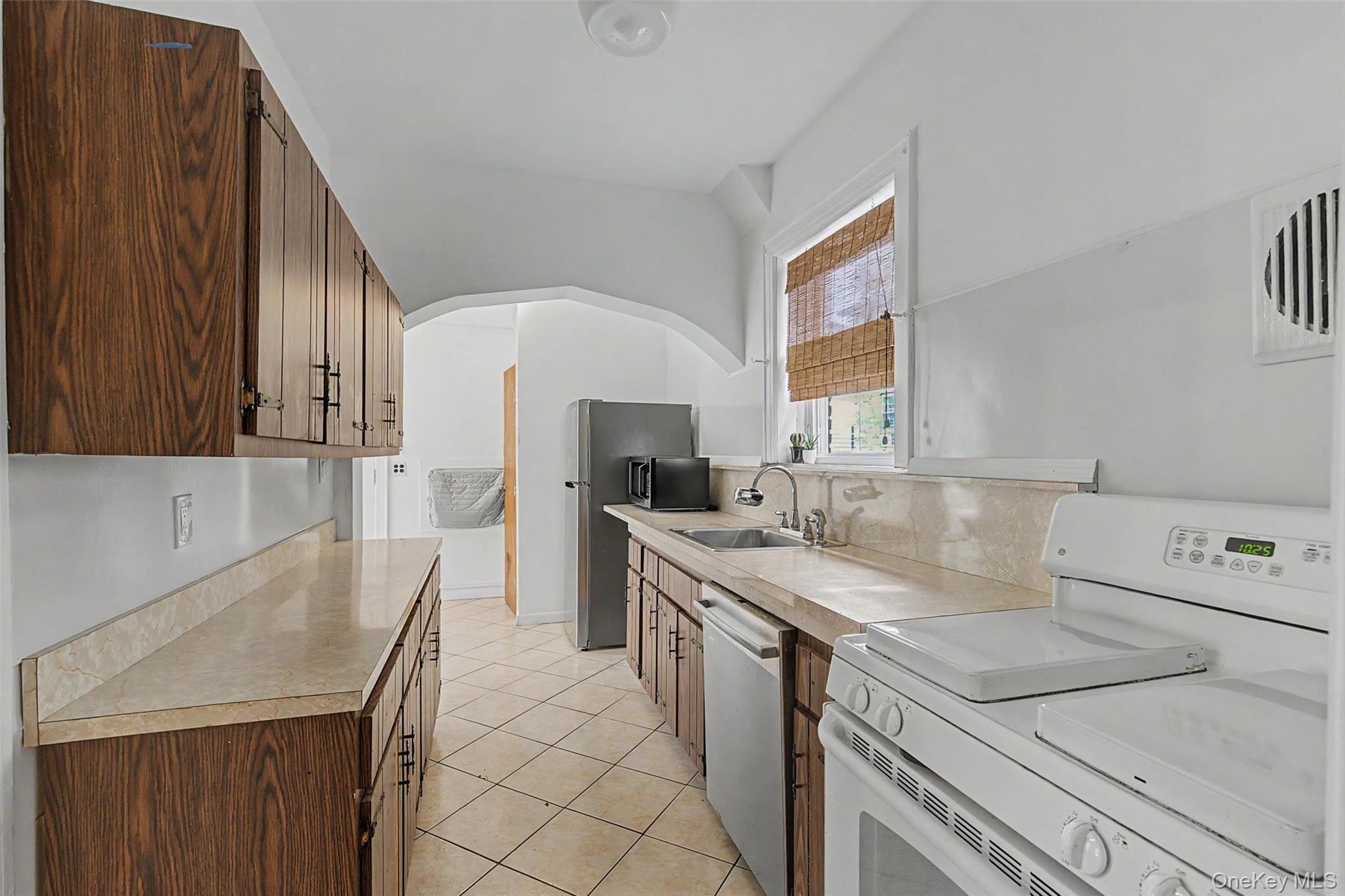 Single Family Sackett Avenue Bronx, NY 10461, MLS-1032712-21