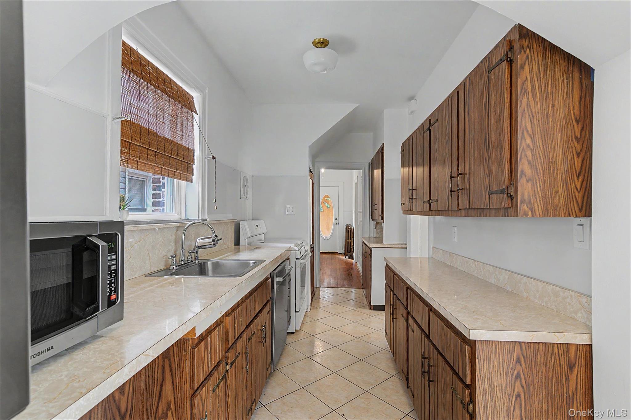 Single Family Sackett Avenue Bronx, NY 10461, MLS-1032712-24