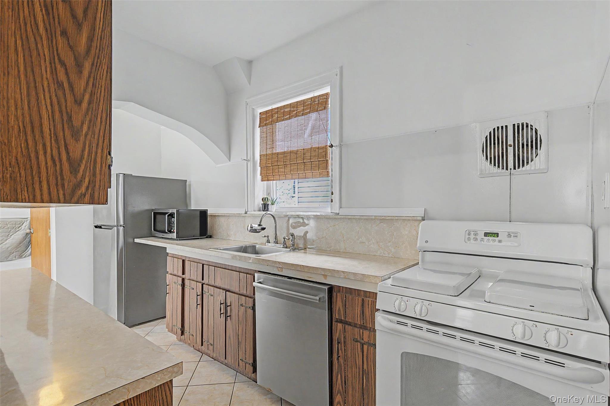 Single Family Sackett Avenue Bronx, NY 10461, MLS-1032712-26