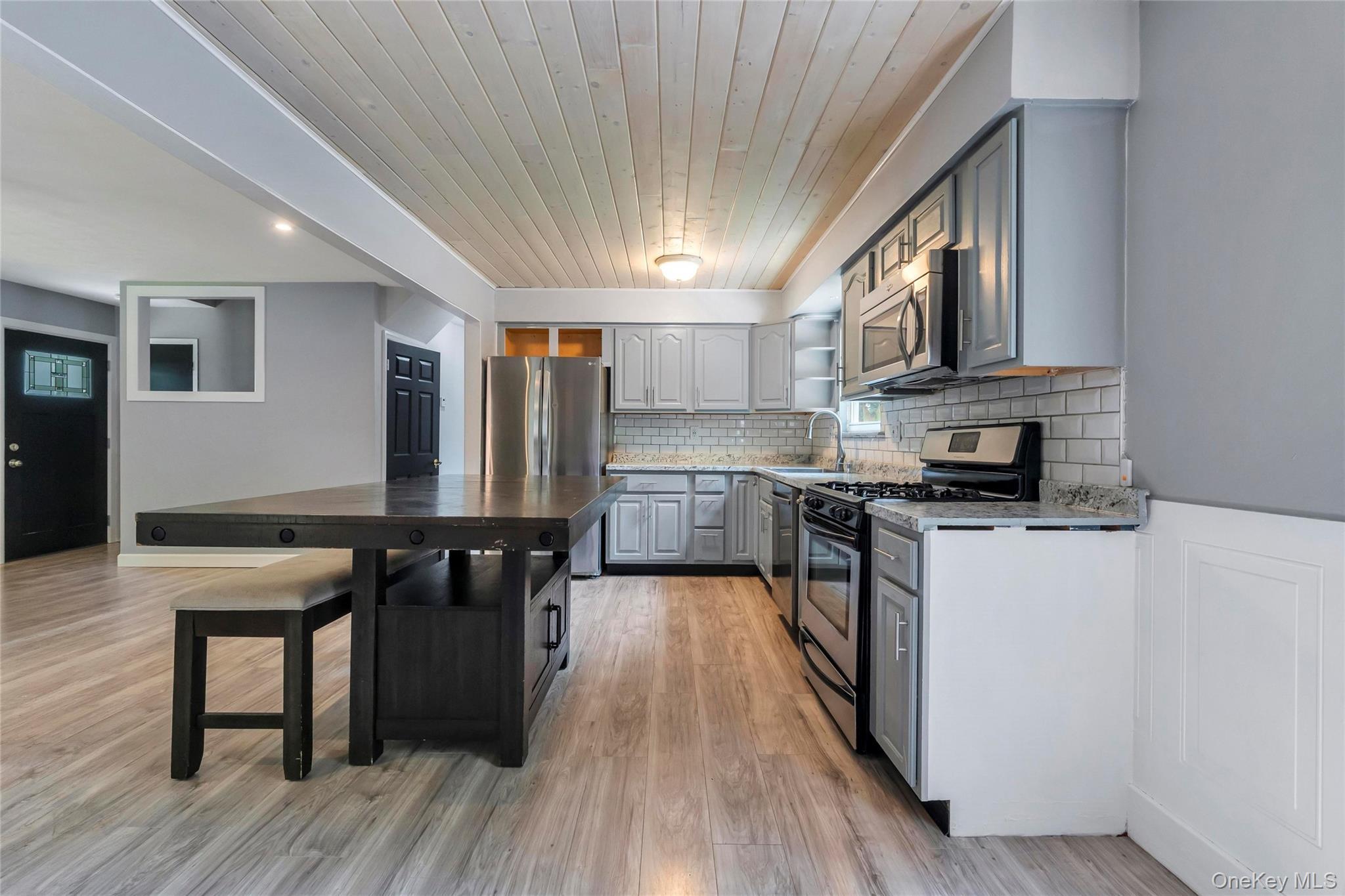 Single Family Seaside Avenue  Suffolk County, NY 11789, MLS-1032717-10