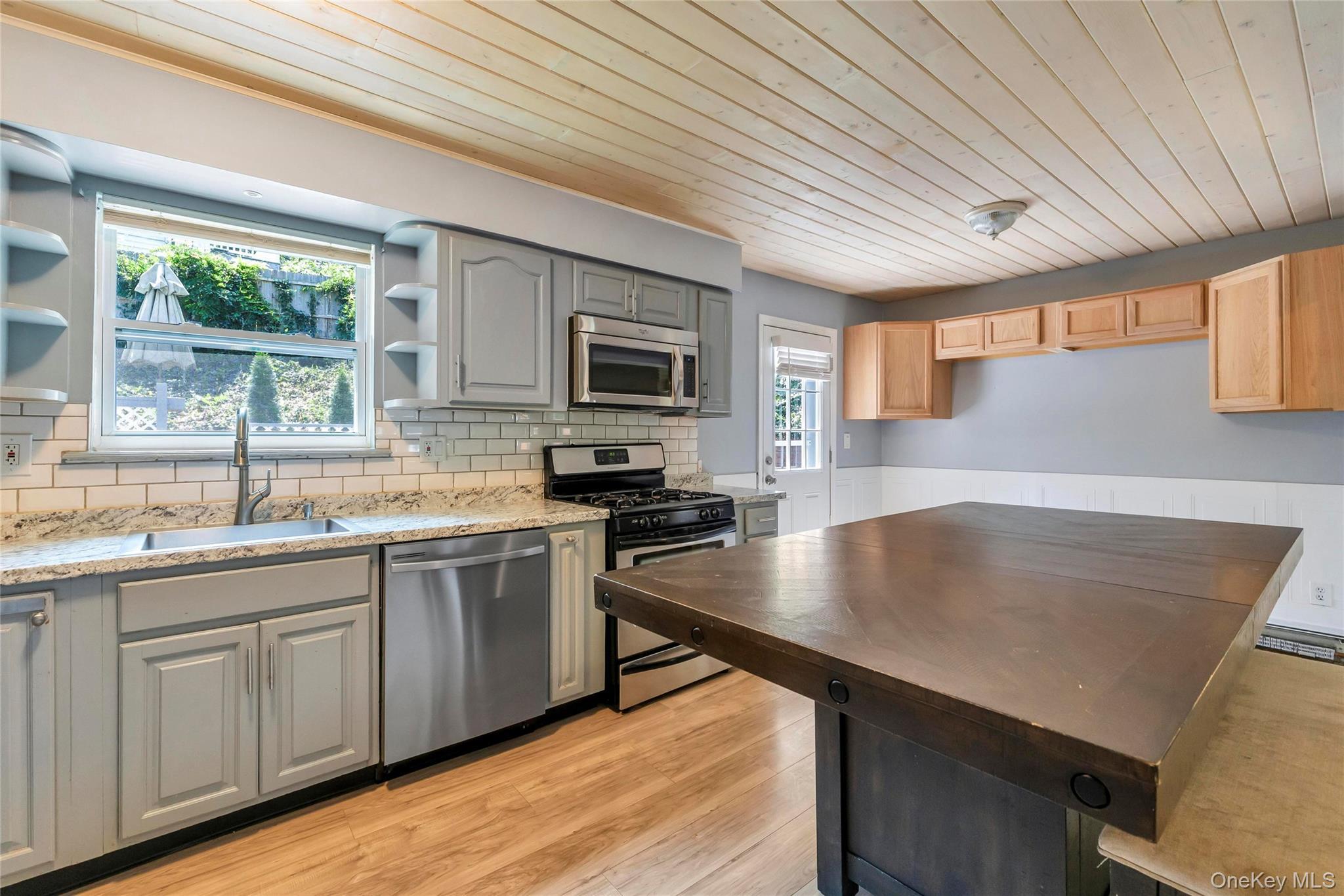 Single Family Seaside Avenue  Suffolk County, NY 11789, MLS-1032717-12