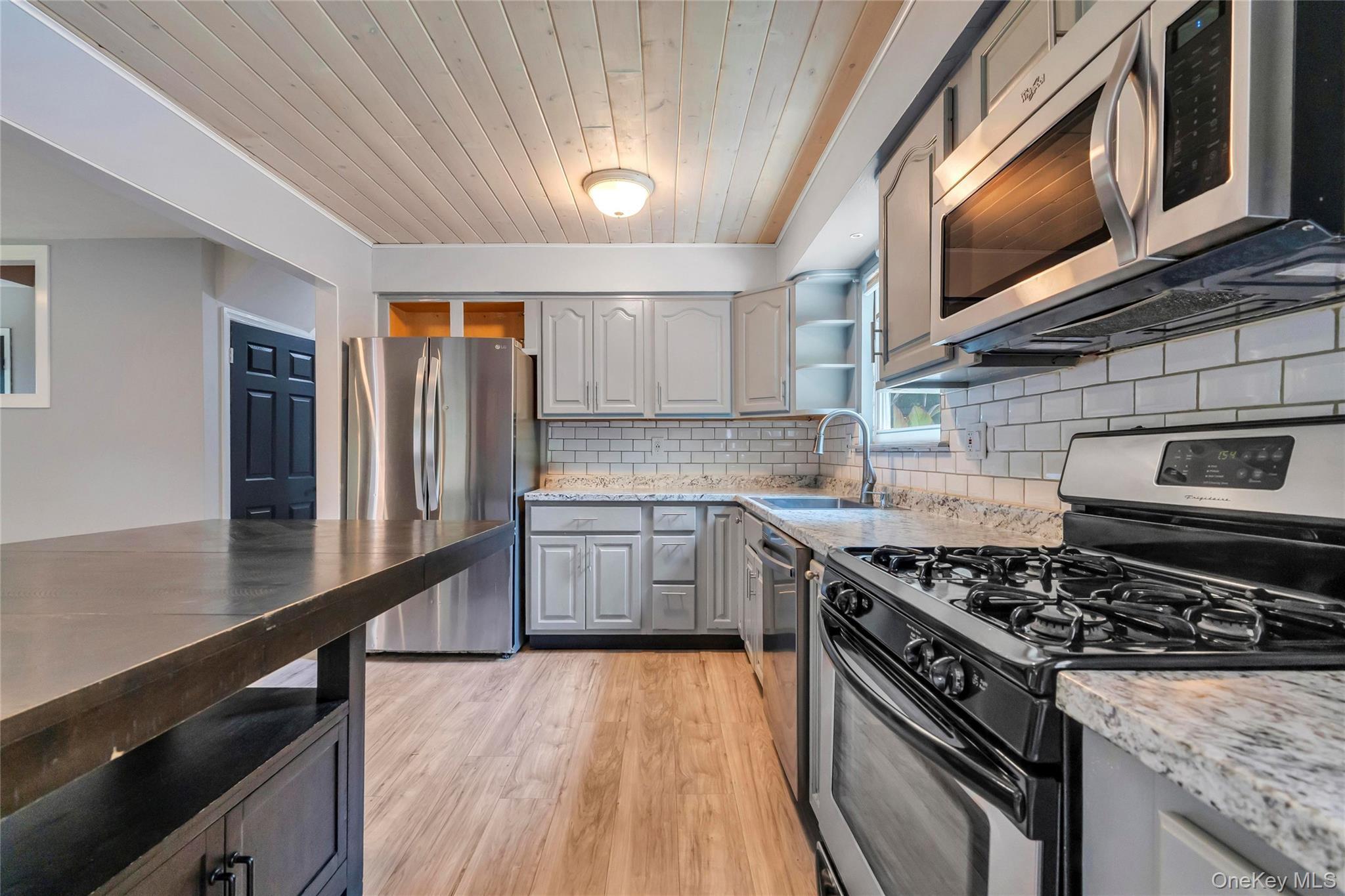 Single Family Seaside Avenue  Suffolk County, NY 11789, MLS-1032717-14