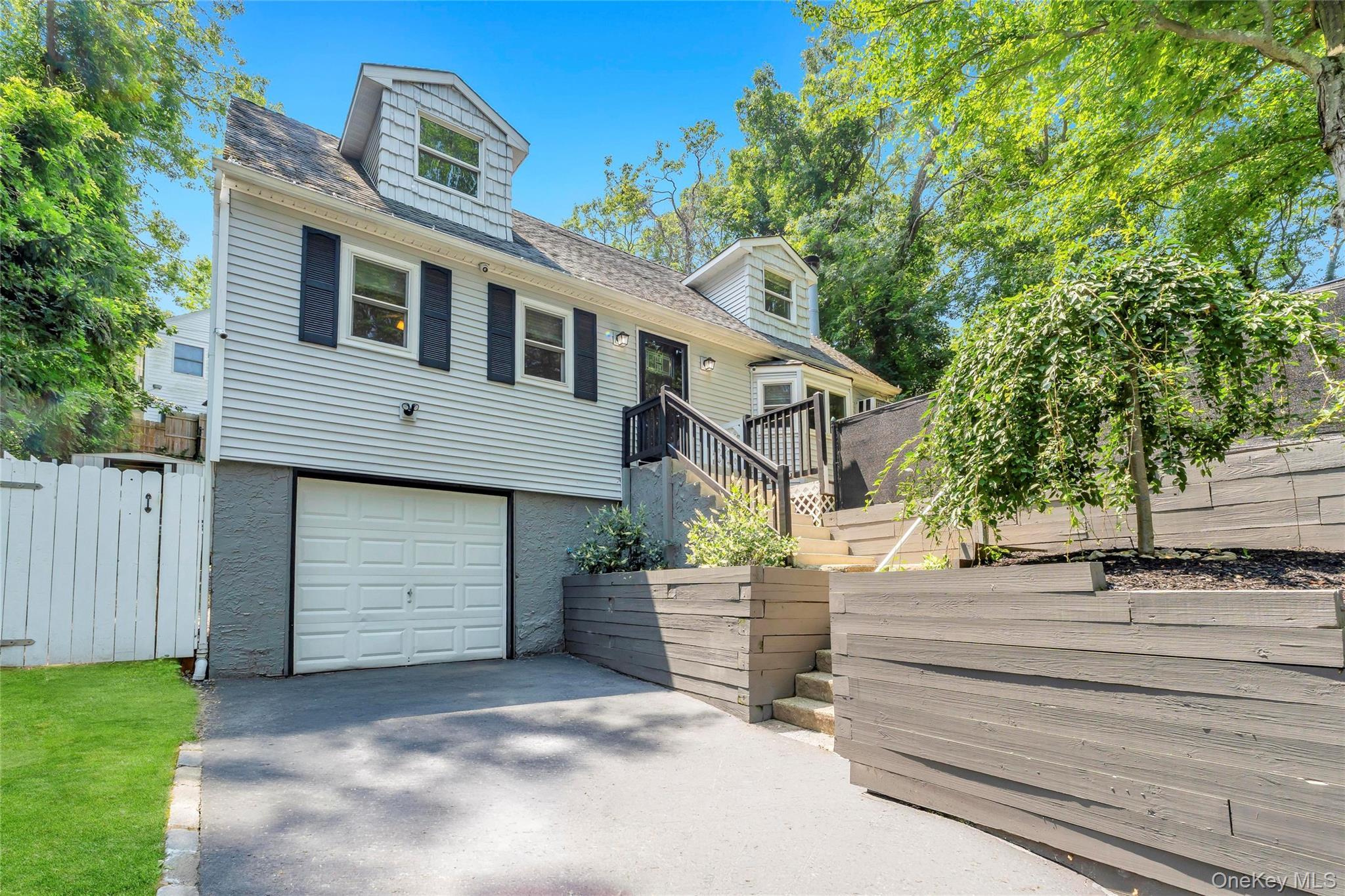 Single Family Seaside Avenue  Suffolk County, NY 11789, MLS-1032717-28