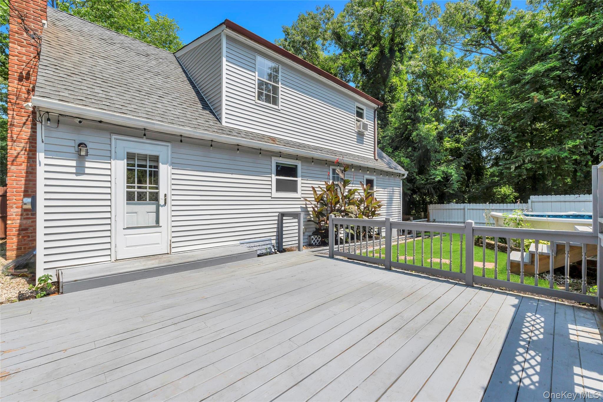 Single Family Seaside Avenue  Suffolk County, NY 11789, MLS-1032717-31