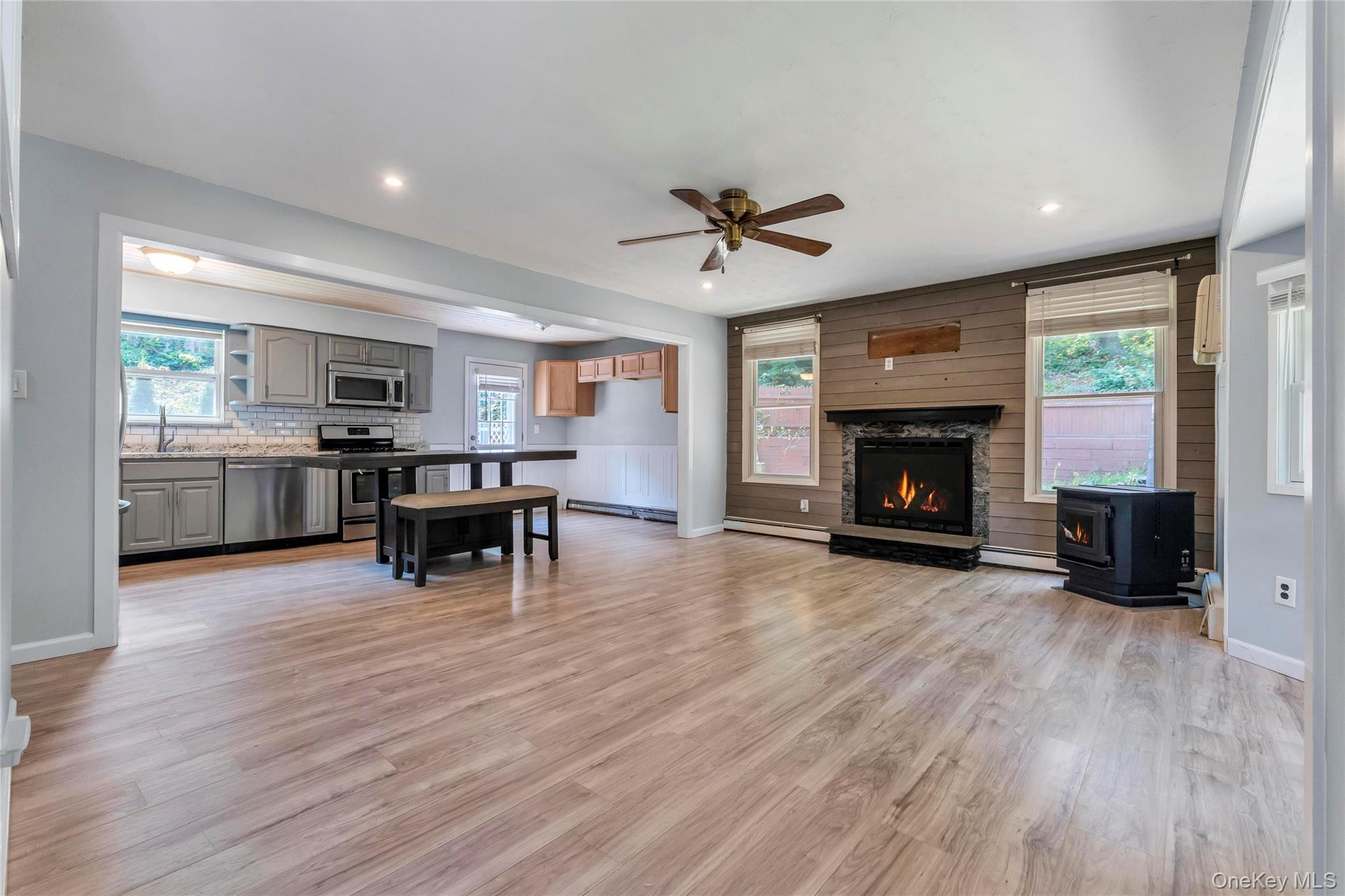Single Family Seaside Avenue  Suffolk County, NY 11789, MLS-1032717-4