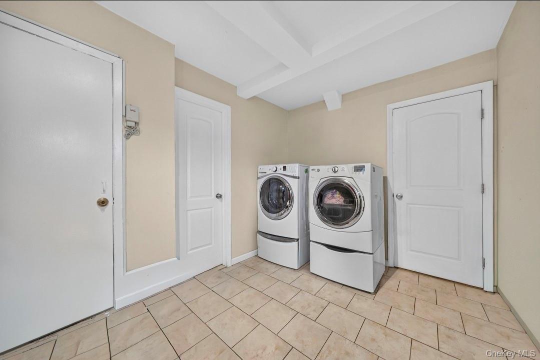 Single Family Lincoln Avenue Suffolk County, NY 11729, MLS-1032734-16