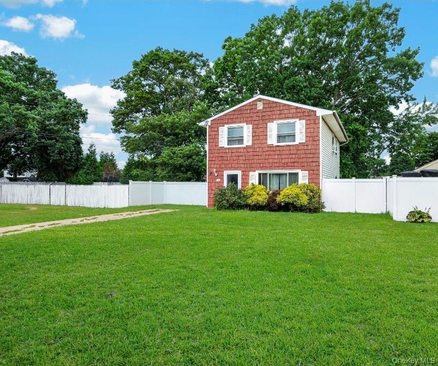 Single Family Lincoln Avenue Suffolk County, NY 11729, MLS-1032734-2