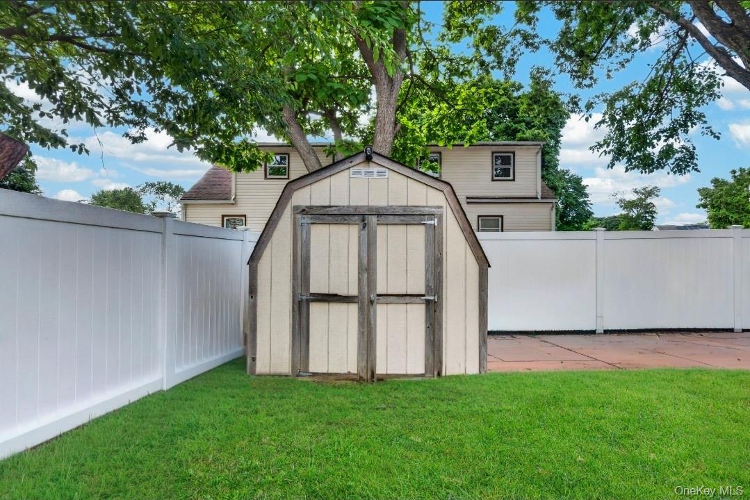 Single Family Lincoln Avenue Suffolk County, NY 11729, MLS-1032734-30