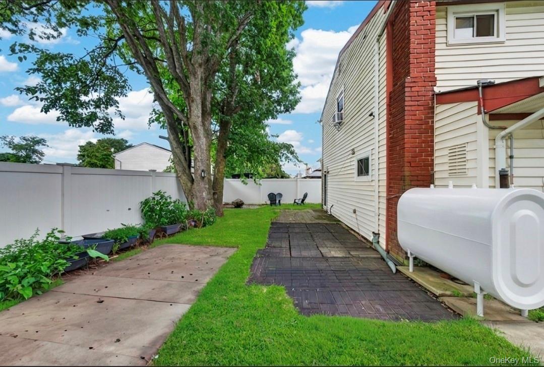 Single Family Lincoln Avenue Suffolk County, NY 11729, MLS-1032734-31