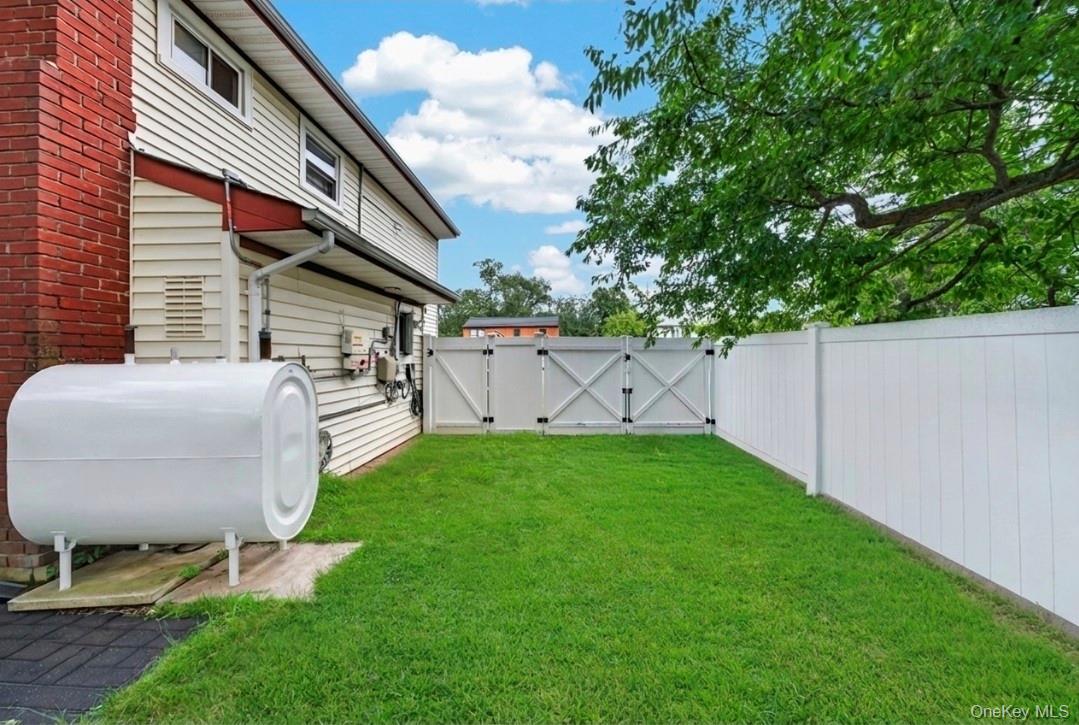Single Family Lincoln Avenue Suffolk County, NY 11729, MLS-1032734-32