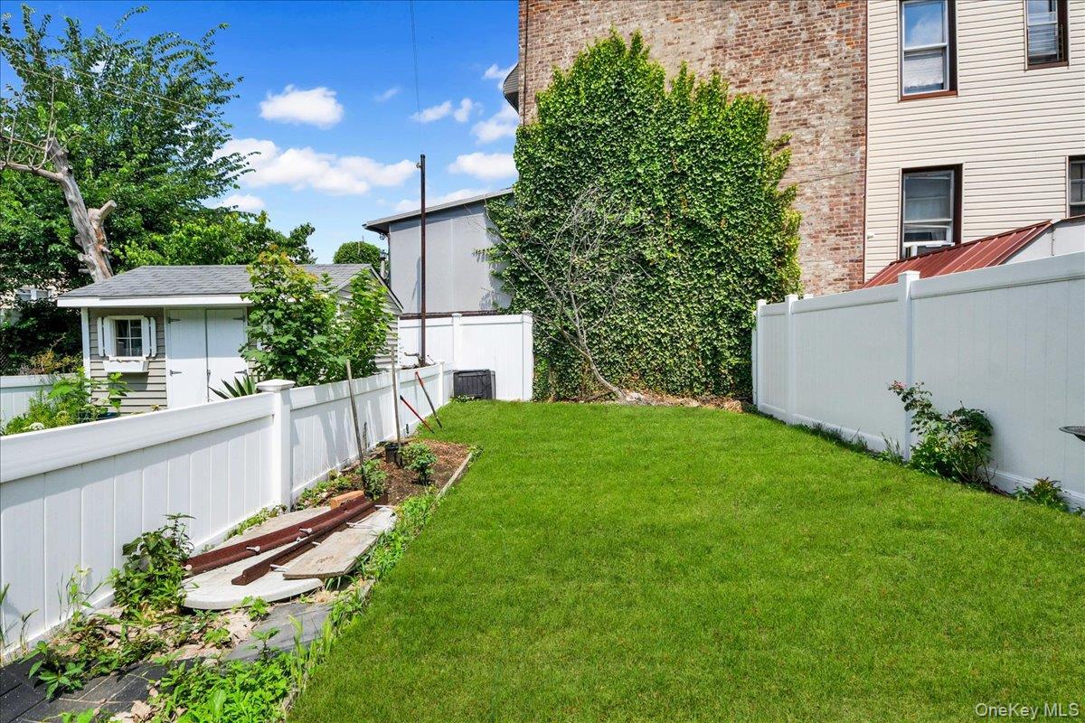 Single Family Waterbury Avenue Bronx, NY 10461, MLS-1032754-15
