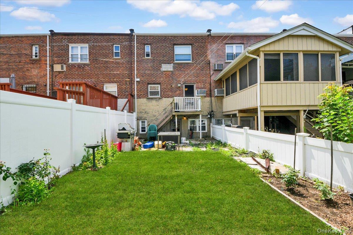 Single Family Waterbury Avenue  Bronx, NY 10461, MLS-1032754-16