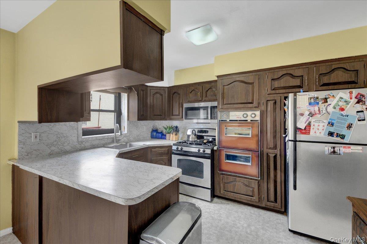 Single Family Waterbury Avenue Bronx, NY 10461, MLS-1032754-5
