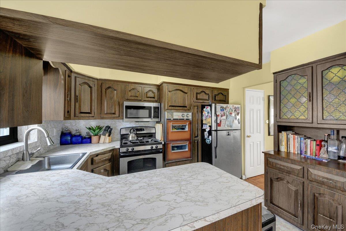 Single Family Waterbury Avenue Bronx, NY 10461, MLS-1032754-6