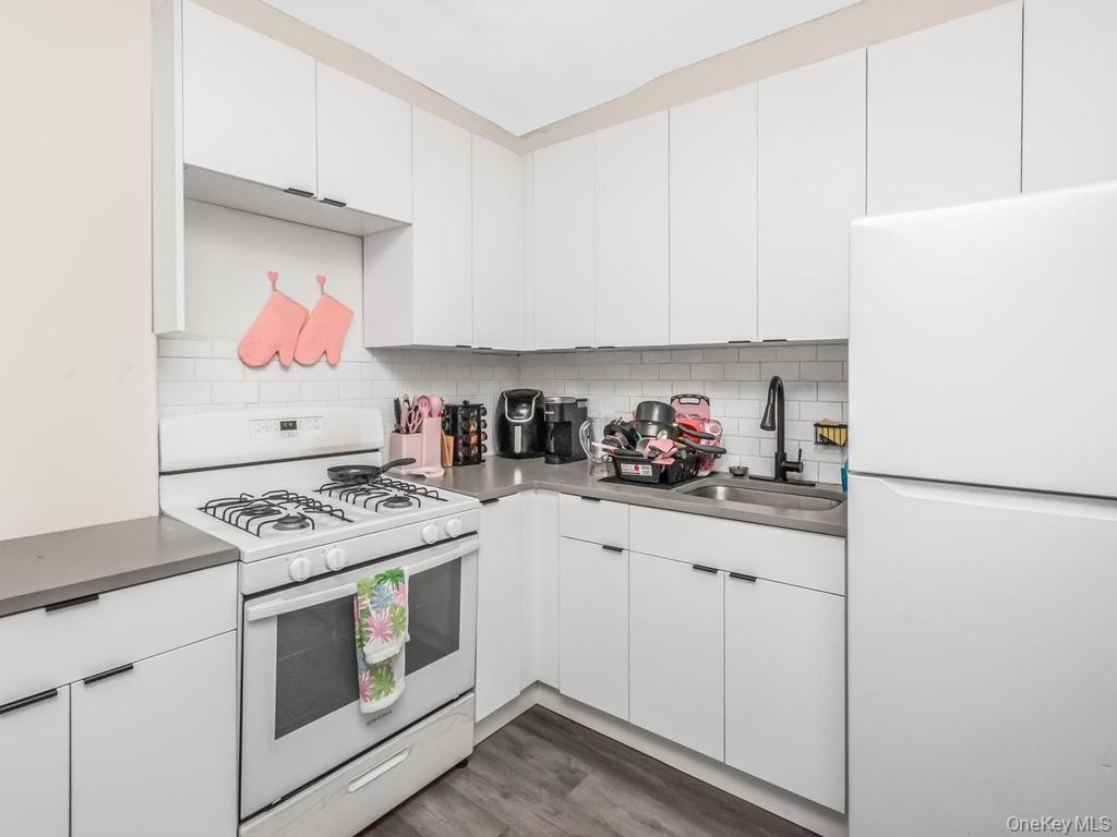 Single Family E 215th Street Bronx, NY 10467, MLS-1032757-11