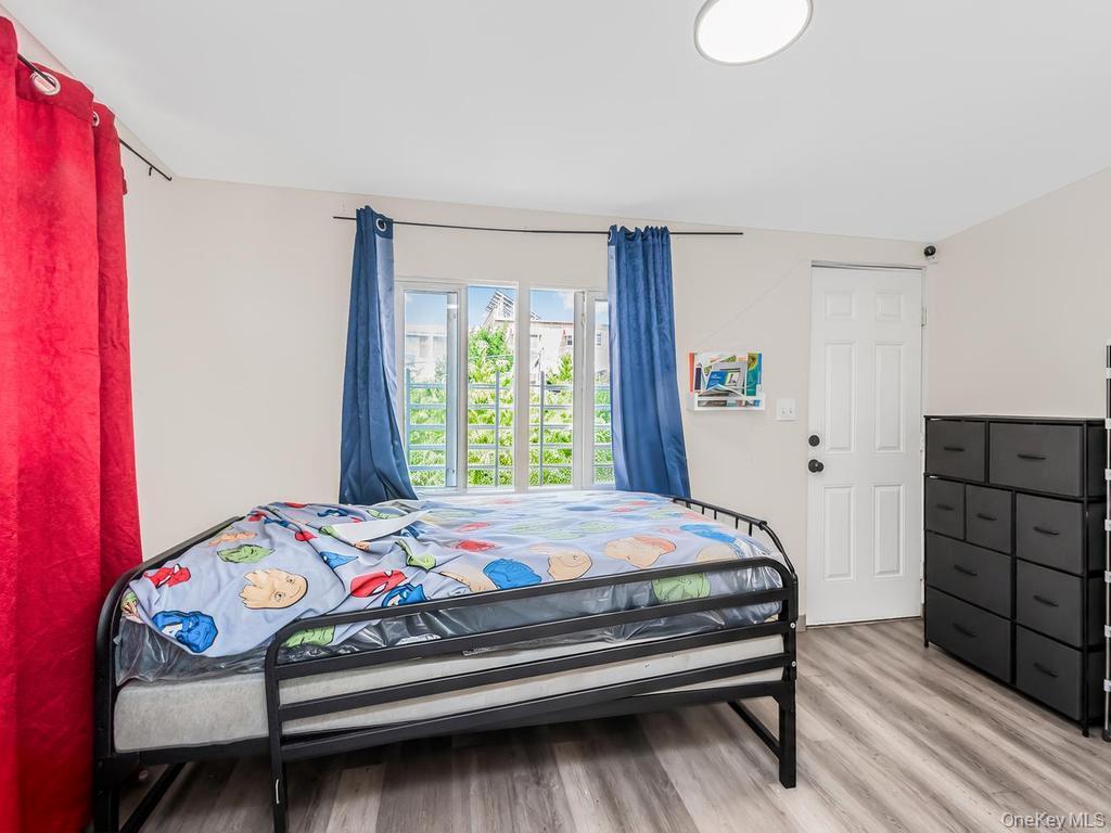 Single Family E 215th Street Bronx, NY 10467, MLS-1032757-17