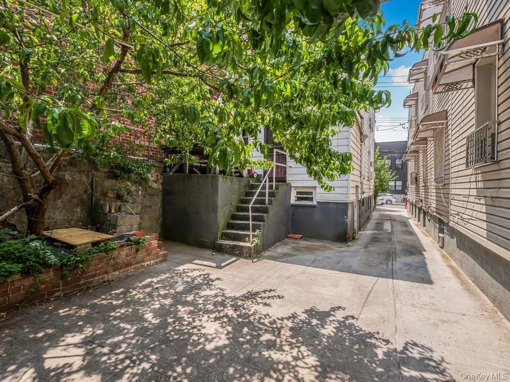 Single Family E 215th Street Bronx, NY 10467, MLS-1032757-21