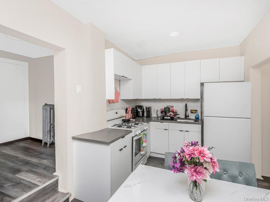 Single Family E 215th Street Bronx, NY 10467, MLS-1032757-4