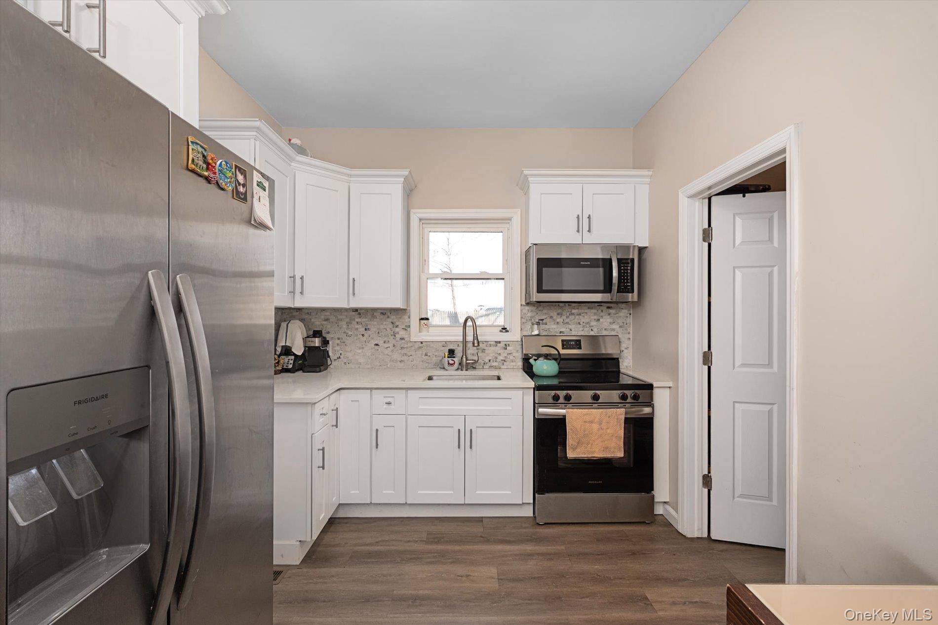 Single Family E 14th Street  Suffolk County, NY 11746, MLS-1032766-10