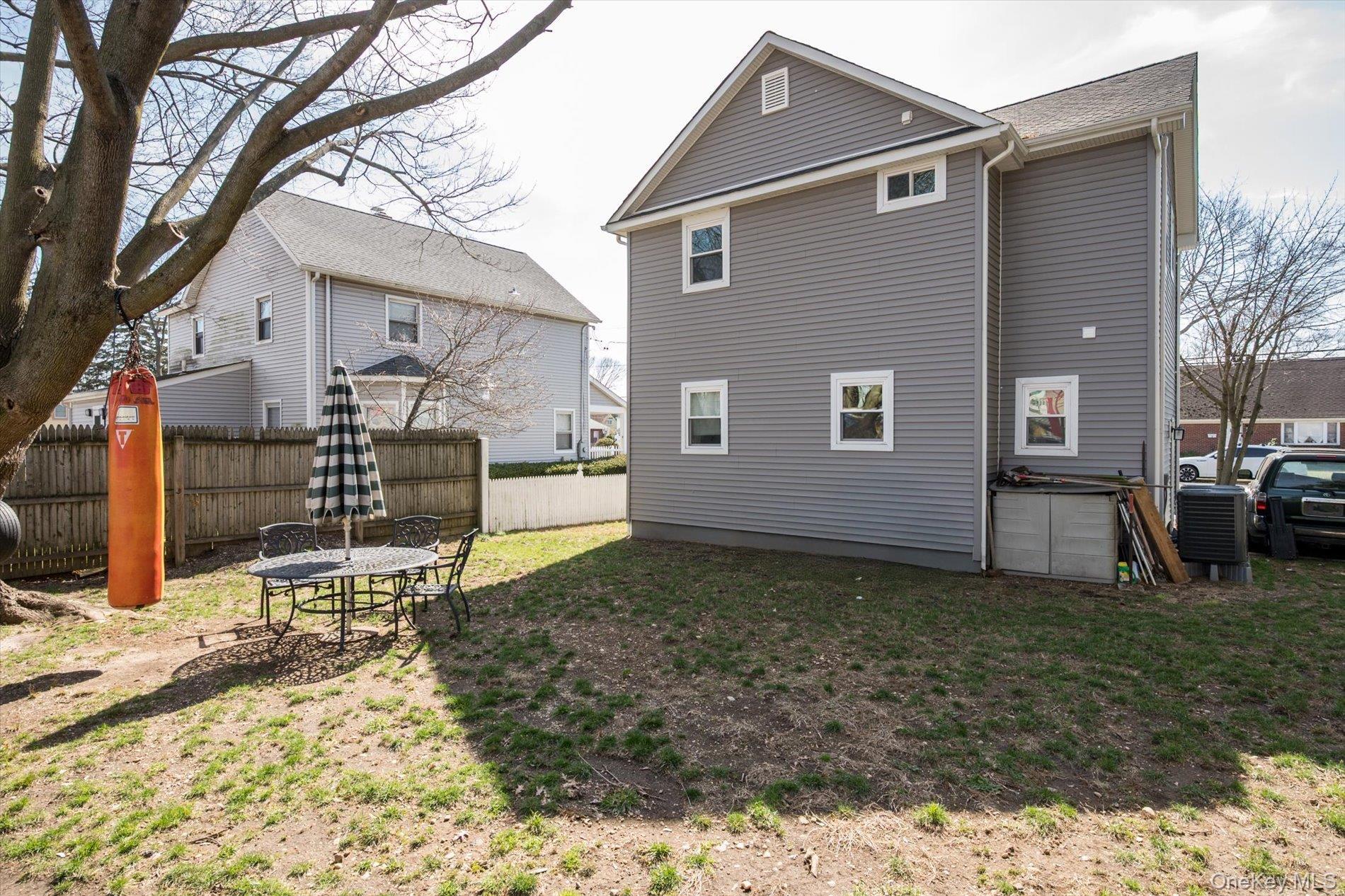 Single Family E 14th Street  Suffolk County, NY 11746, MLS-1032766-16
