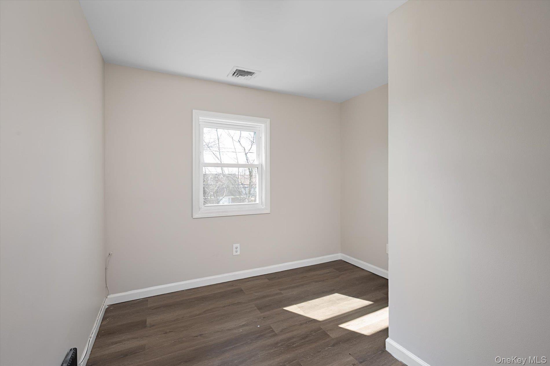 Single Family E 14th Street  Suffolk County, NY 11746, MLS-1032766-5