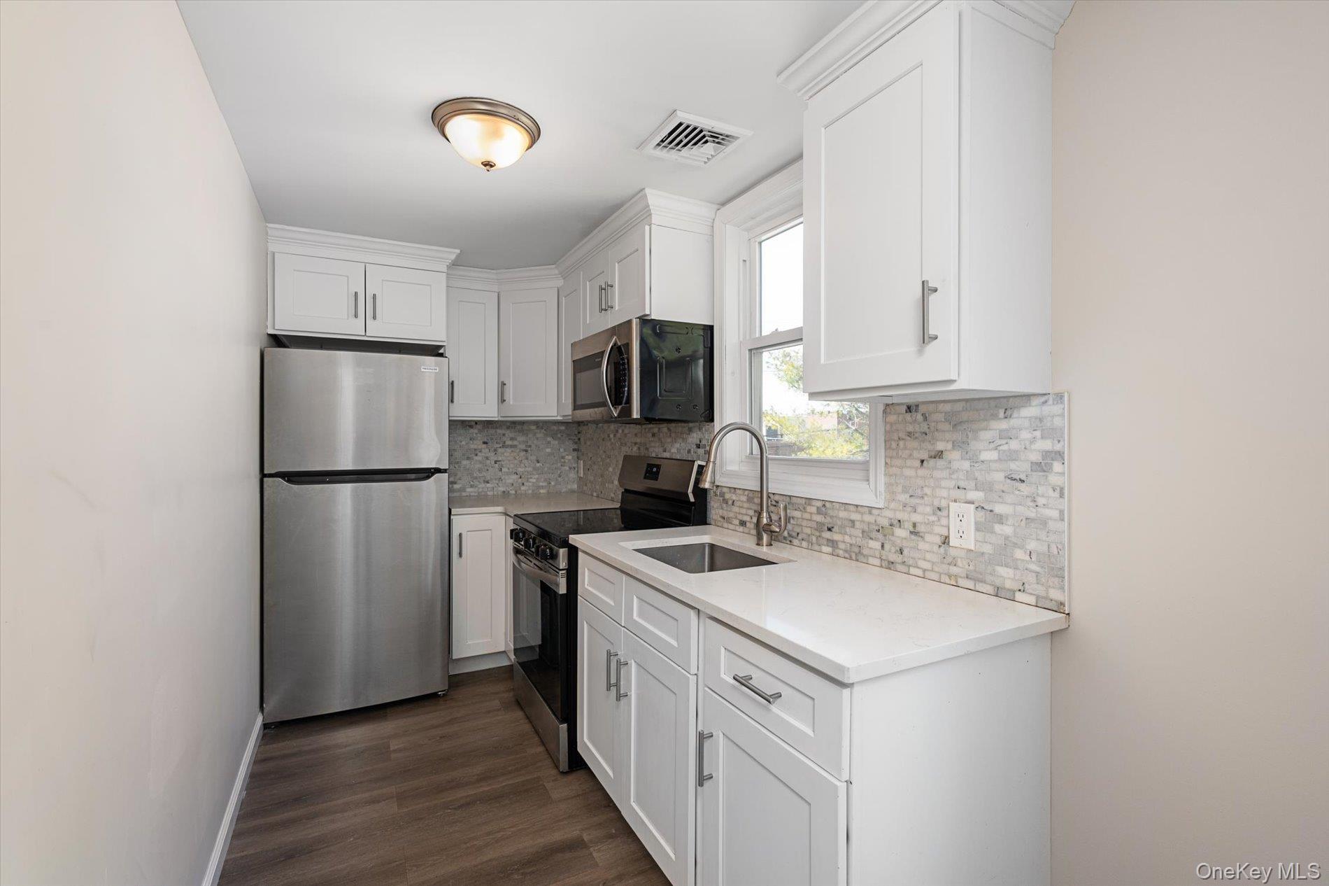 Single Family E 14th Street  Suffolk County, NY 11746, MLS-1032766-6