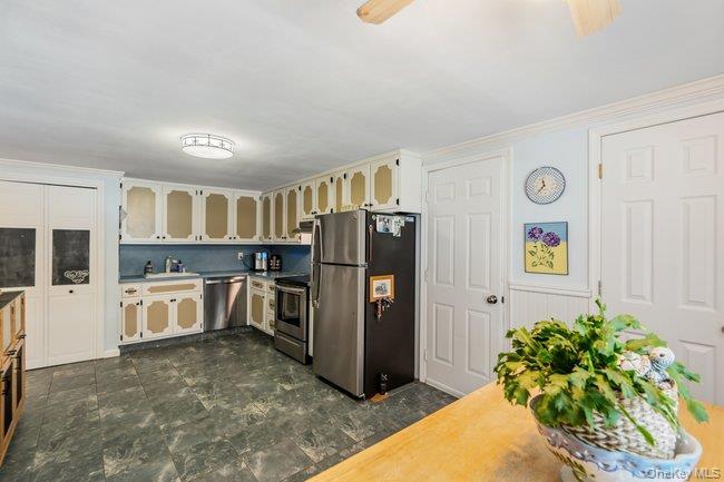 Single Family Grendon Lane  Suffolk County, NY 11738, MLS-1032807-12