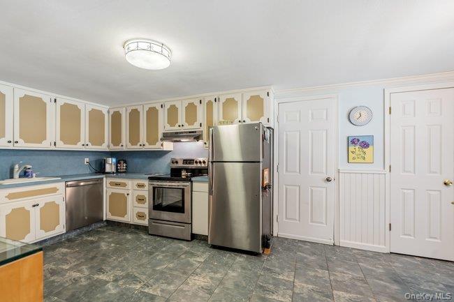 Single Family Grendon Lane  Suffolk County, NY 11738, MLS-1032807-13