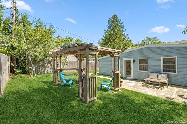 Single Family Grendon Lane  Suffolk County, NY 11738, MLS-1032807-31