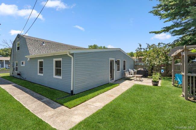 Single Family Grendon Lane  Suffolk County, NY 11738, MLS-1032807-32