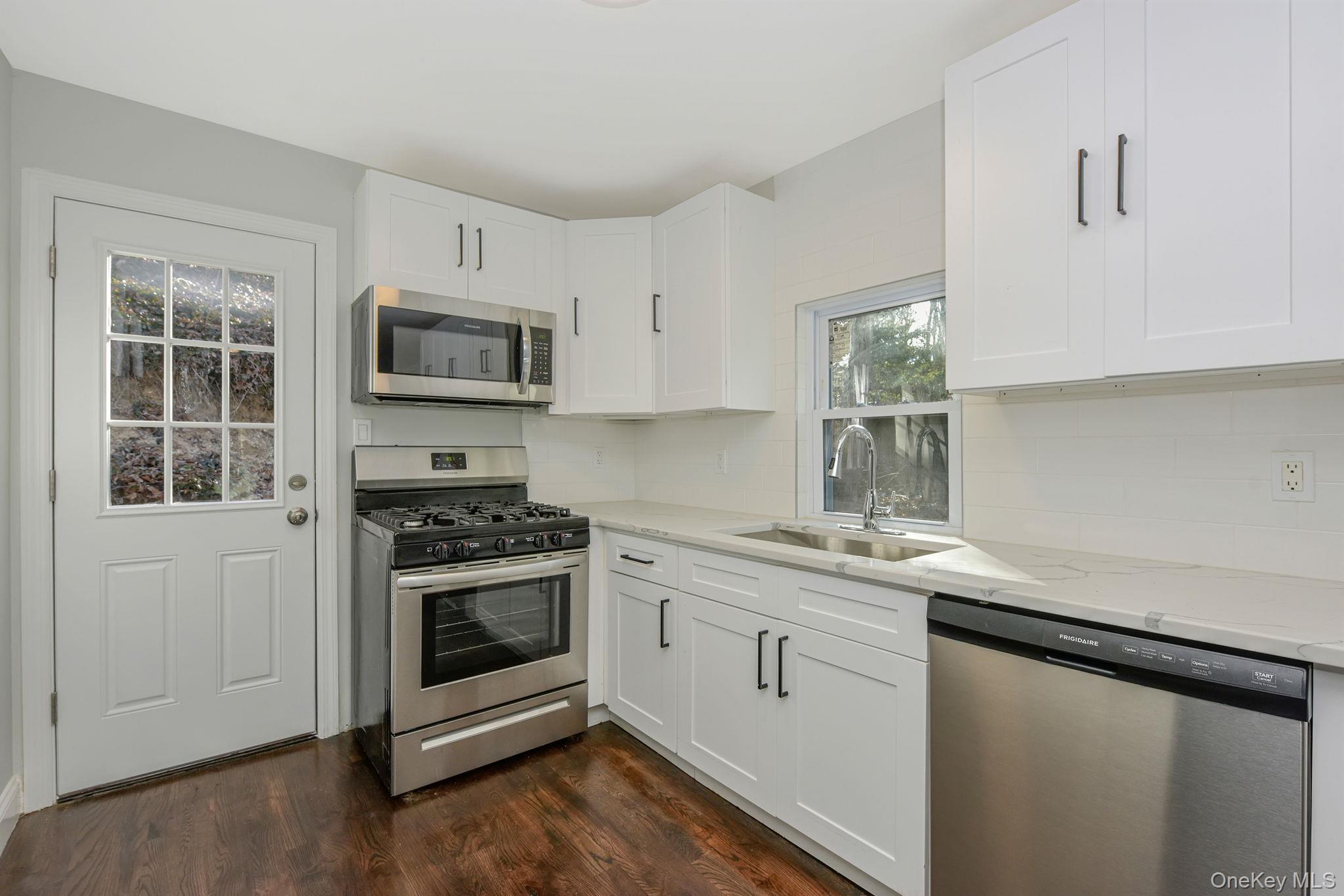 Single Family Glenna Little Trail  Suffolk County, NY 11743, MLS-1032810-6