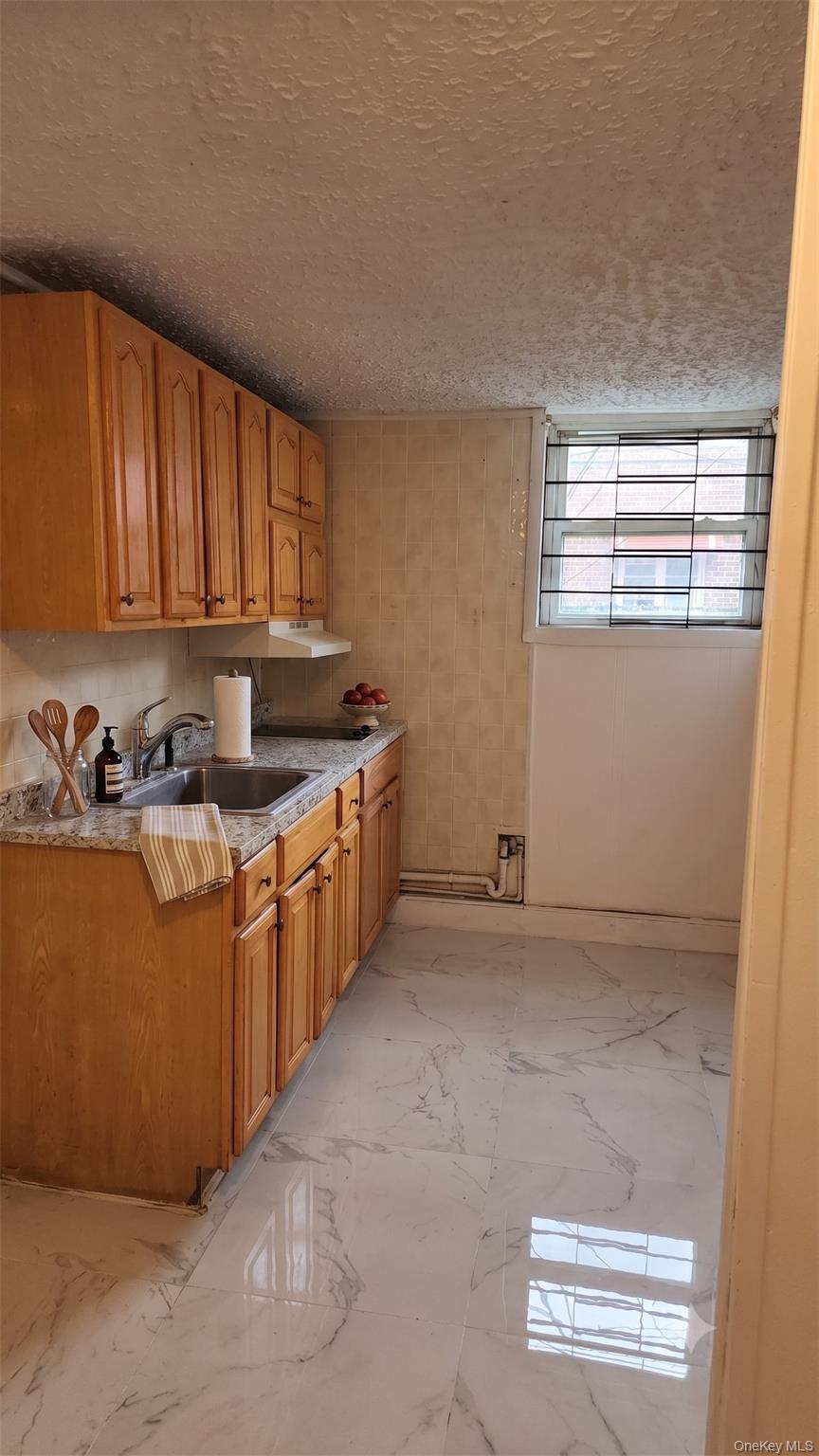 Single Family E 212th Street  Bronx, NY 10469, MLS-1032827-17