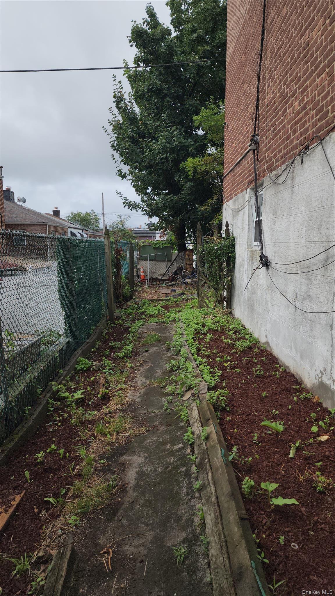 Single Family E 212th Street  Bronx, NY 10469, MLS-1032827-26