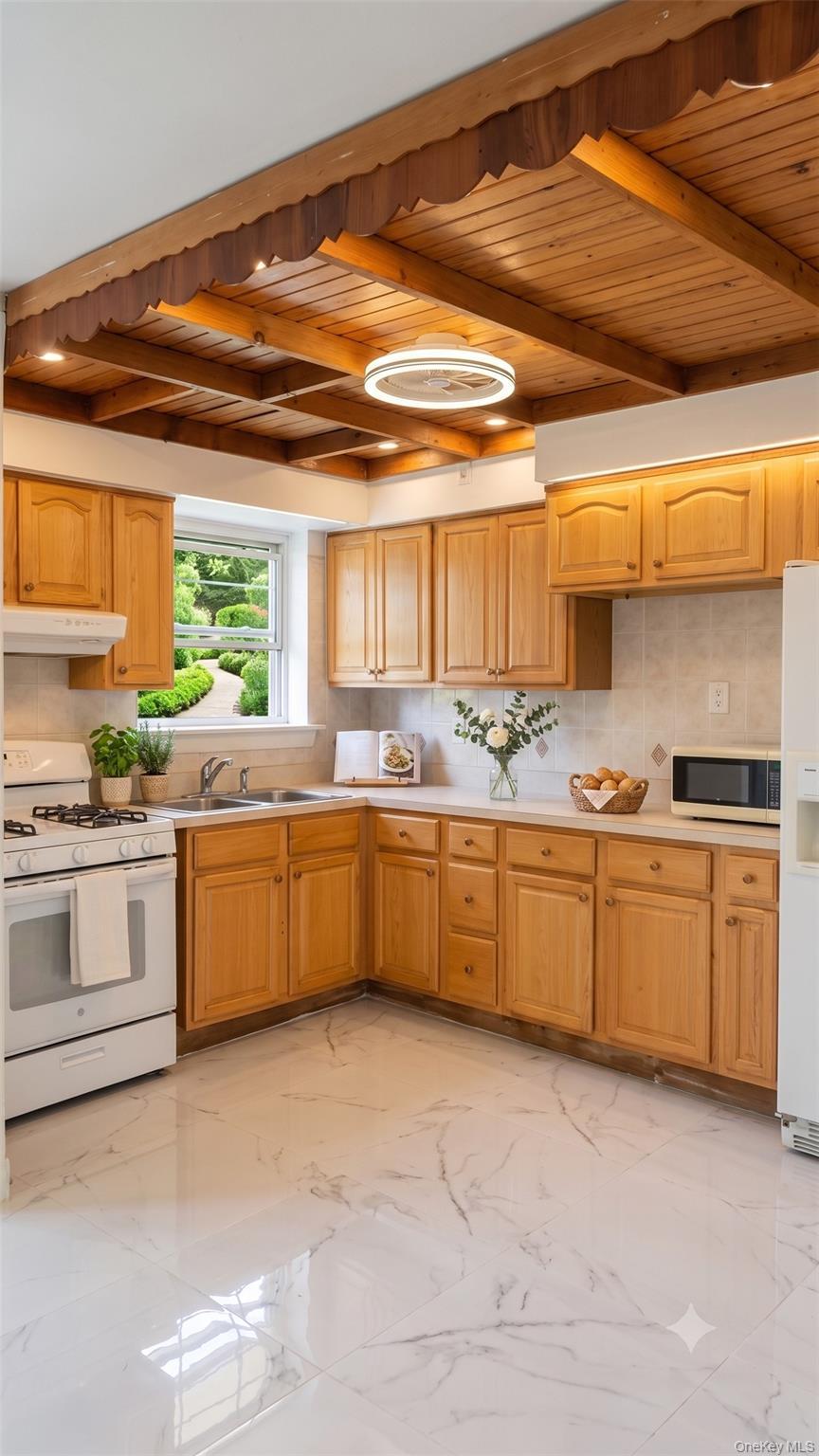 Single Family E 212th Street  Bronx, NY 10469, MLS-1032827-3