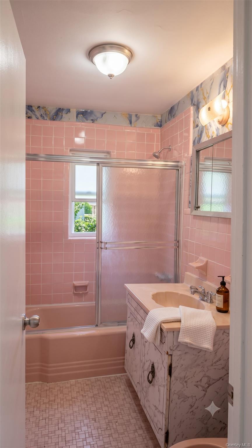 Single Family E 212th Street  Bronx, NY 10469, MLS-1032827-6