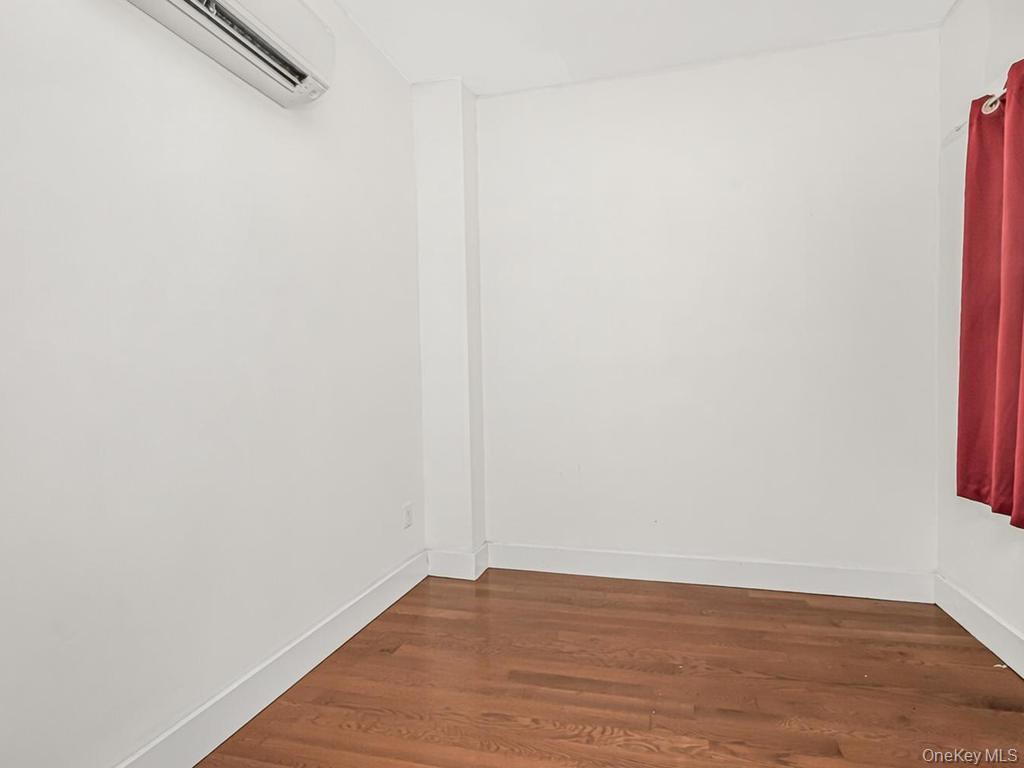 Single Family Williamsbridge Road Bronx, NY 10467, MLS-1032916-6