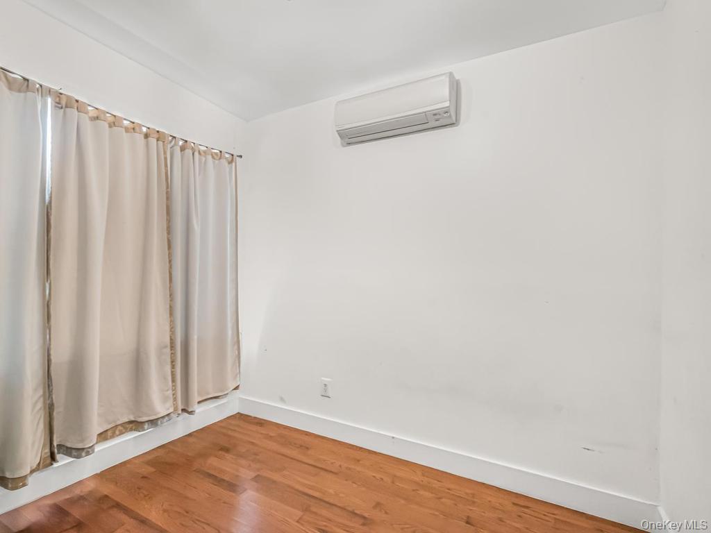 Single Family Williamsbridge Road  Bronx, NY 10467, MLS-1032916-9
