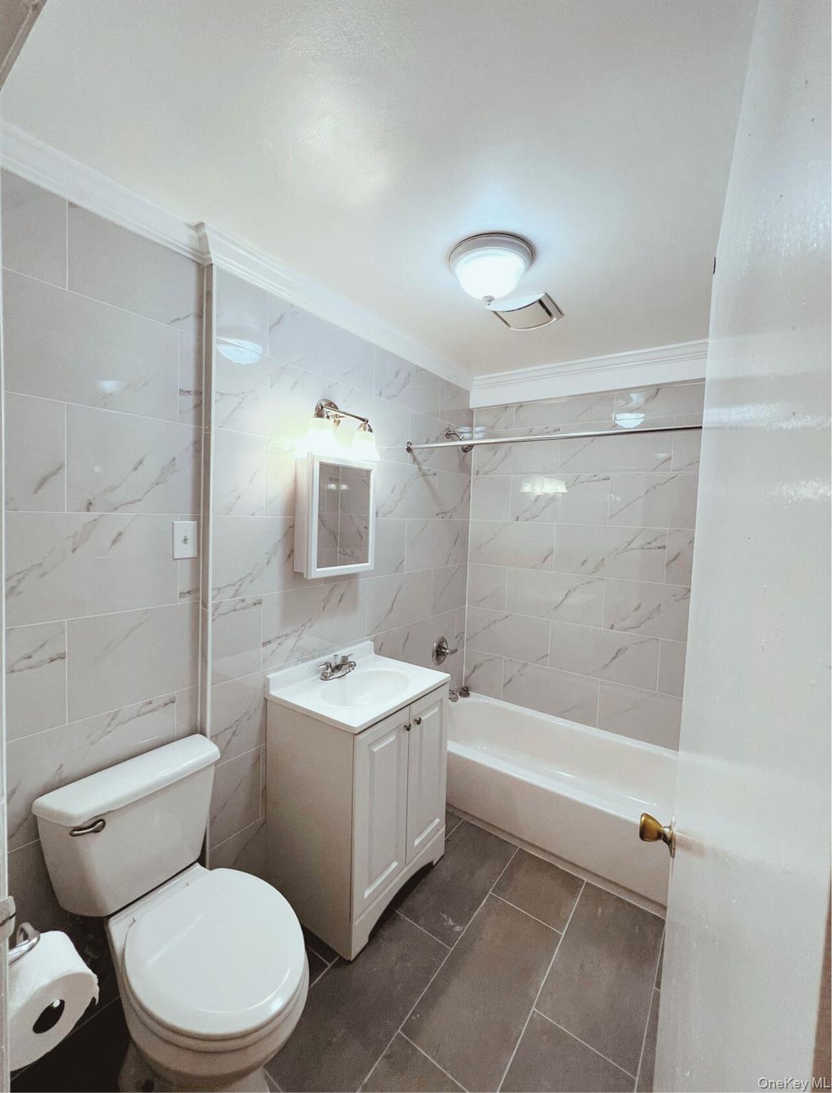 Apartment Wetherole Street  Queens, NY 11374, MLS-1032927-5