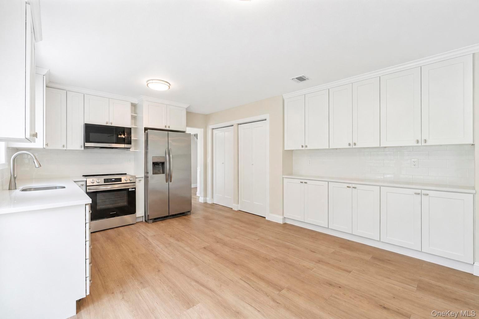 Single Family Bates Lane Suffolk County, NY 11961, MLS-1032928-12
