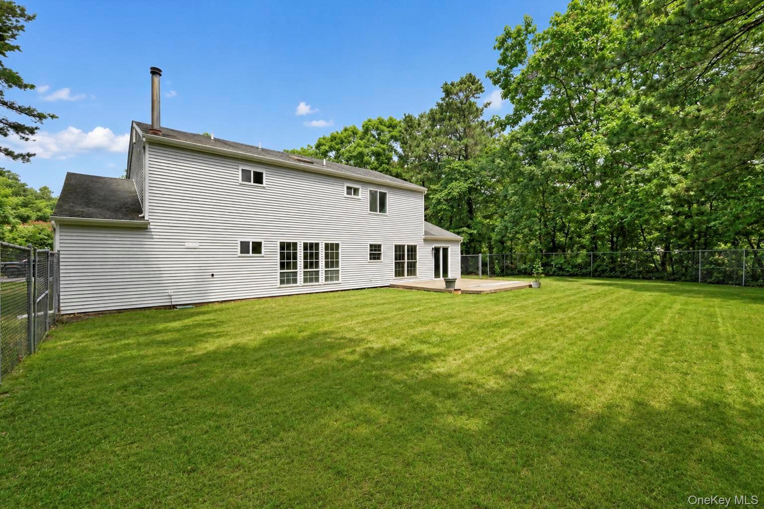 Single Family Bates Lane Suffolk County, NY 11961, MLS-1032928-33