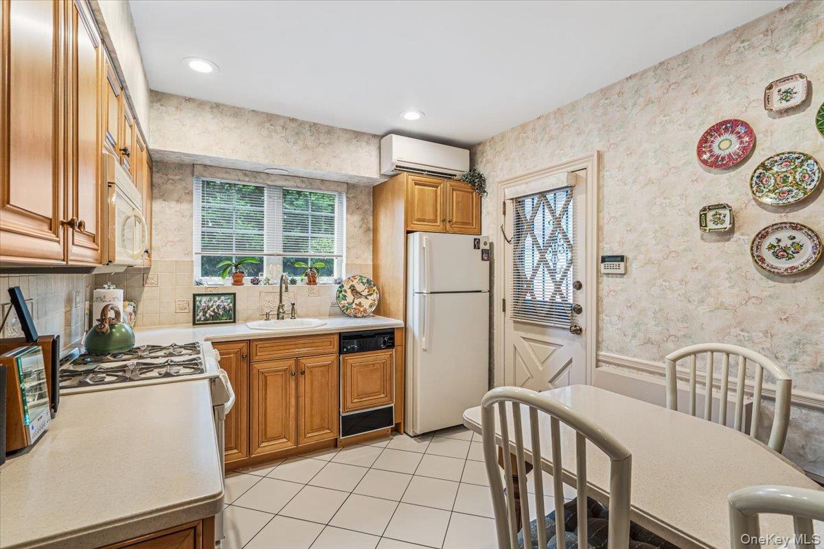 Single Family 222nd Street  Queens, NY 11364, MLS-1032945-15