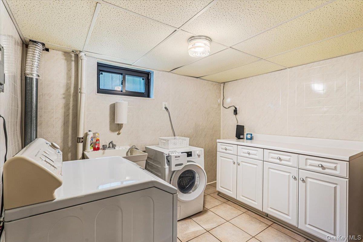 Single Family 222nd Street  Queens, NY 11364, MLS-1032945-24