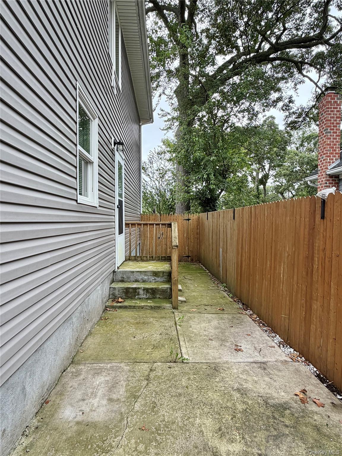 Single Family Dorchester Road Suffolk County, NY 11779, MLS-1032949-25